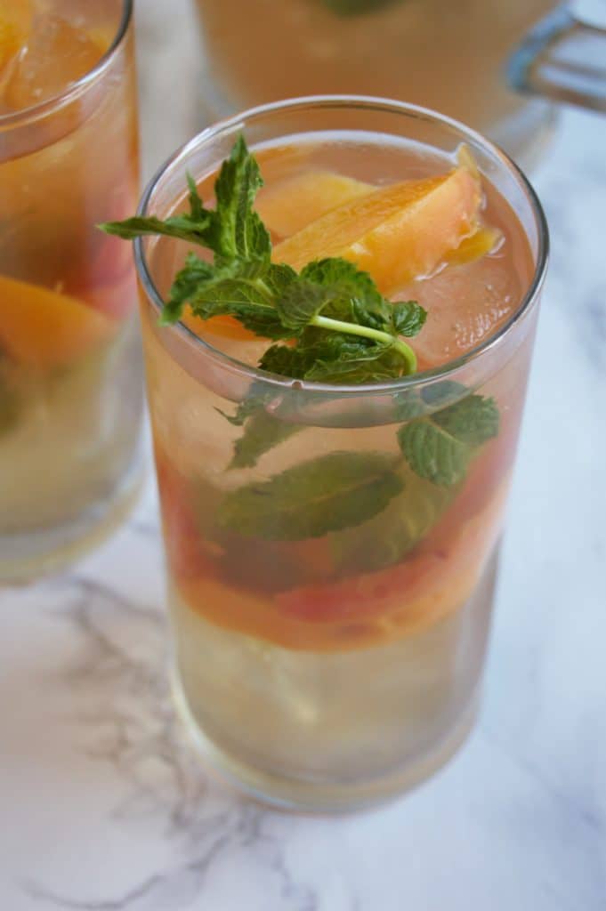 Iced Minty Peach Green Tea recipe from @nutritiontofit.