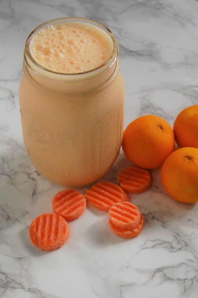 Creamsicle Clementine Smoothie in a mason jar