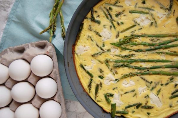 This easy frittata recipe makes an excellent Mother's Day brunch that dad and kids can make for mom. Mom will appreciate this gluten free, healthy Asparagus Ricotta Fritttata from @nutritiontofit!