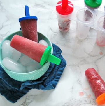 That's right! One-Ingredient Grape Popsicles! The perfect kid-friendly summer treat that is fun, healthy, delicious, and nutritious! Made by a Registered Dietitian for the whole family to enjoy! @nutritiontofit