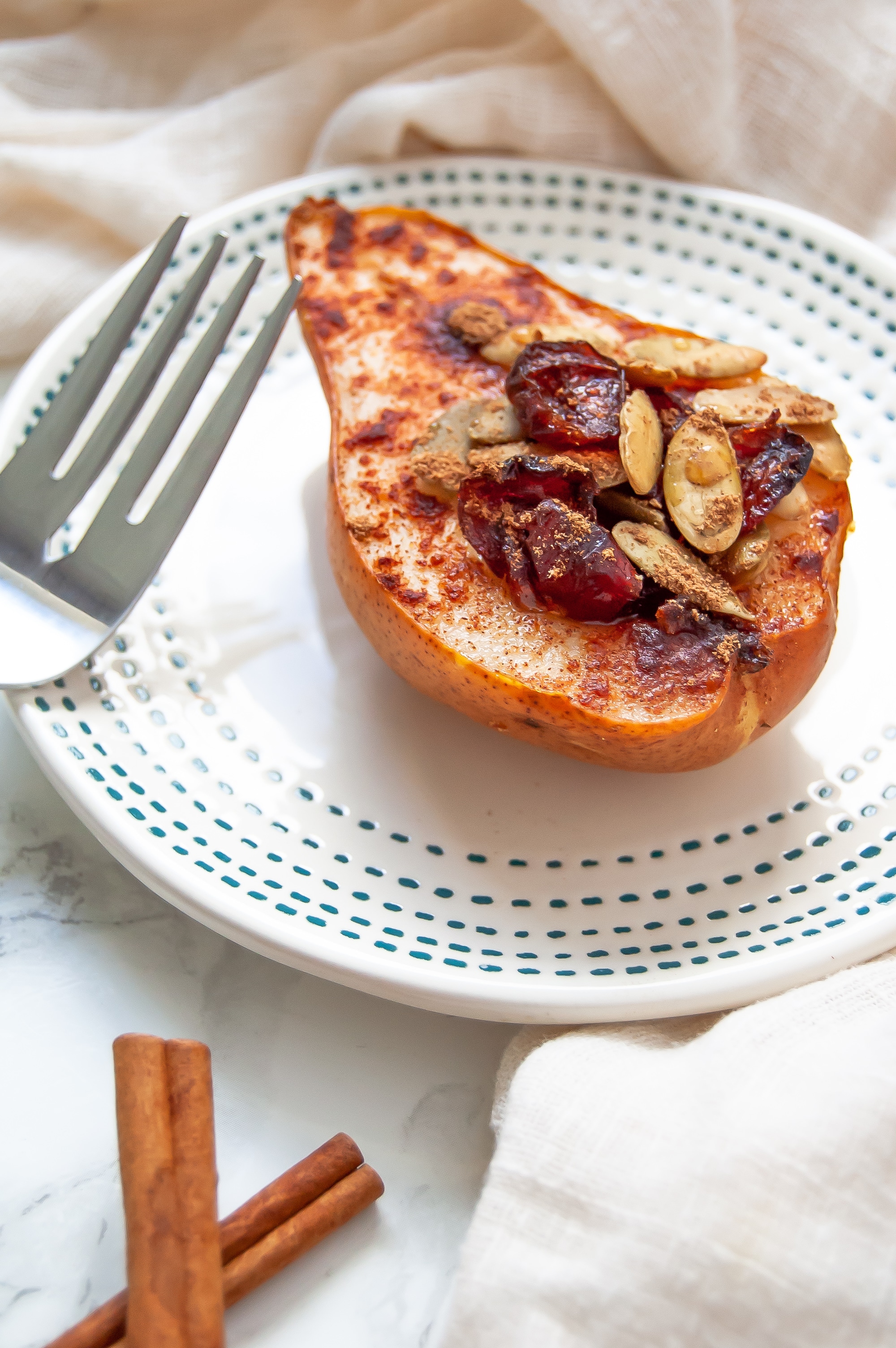 This healthy baked pears recipe is sweet, simple, and delicious. Healthy baked pears make a great holiday brunch recipe or simple Thanksgiving dessert!