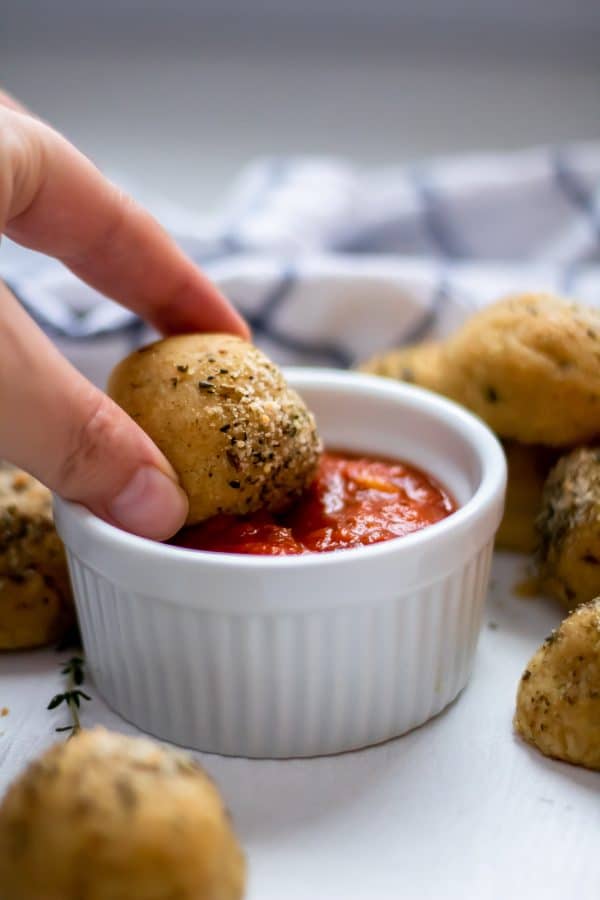 These mini cheesy rolls are delicious grain-free, gluten-free cheese stuffed bread rolls! They're the perfect healthy appetizer recipe for game days and parties!