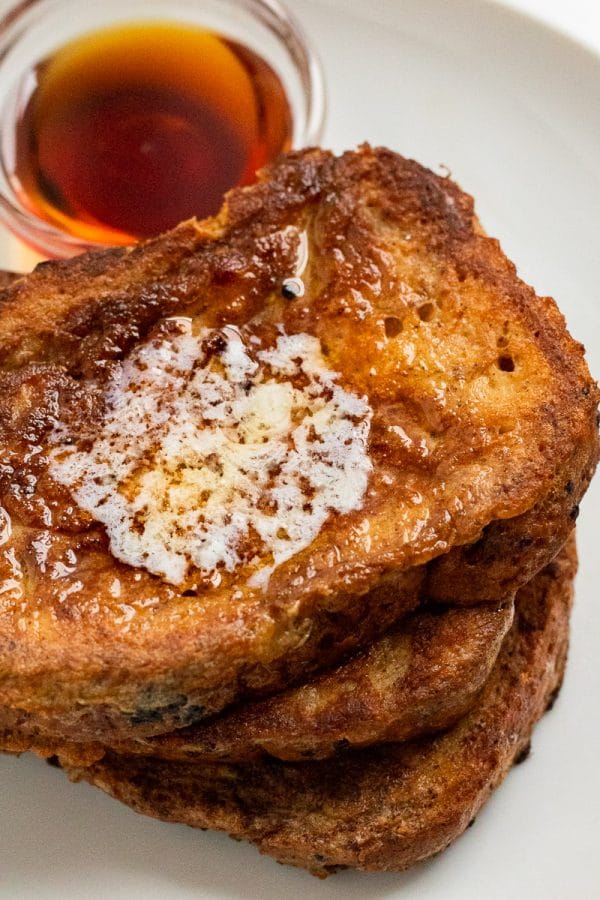 https://nutritiontofit.com/wp-content/uploads/2019/12/gluten-free-french-toast-4-600x900.jpg