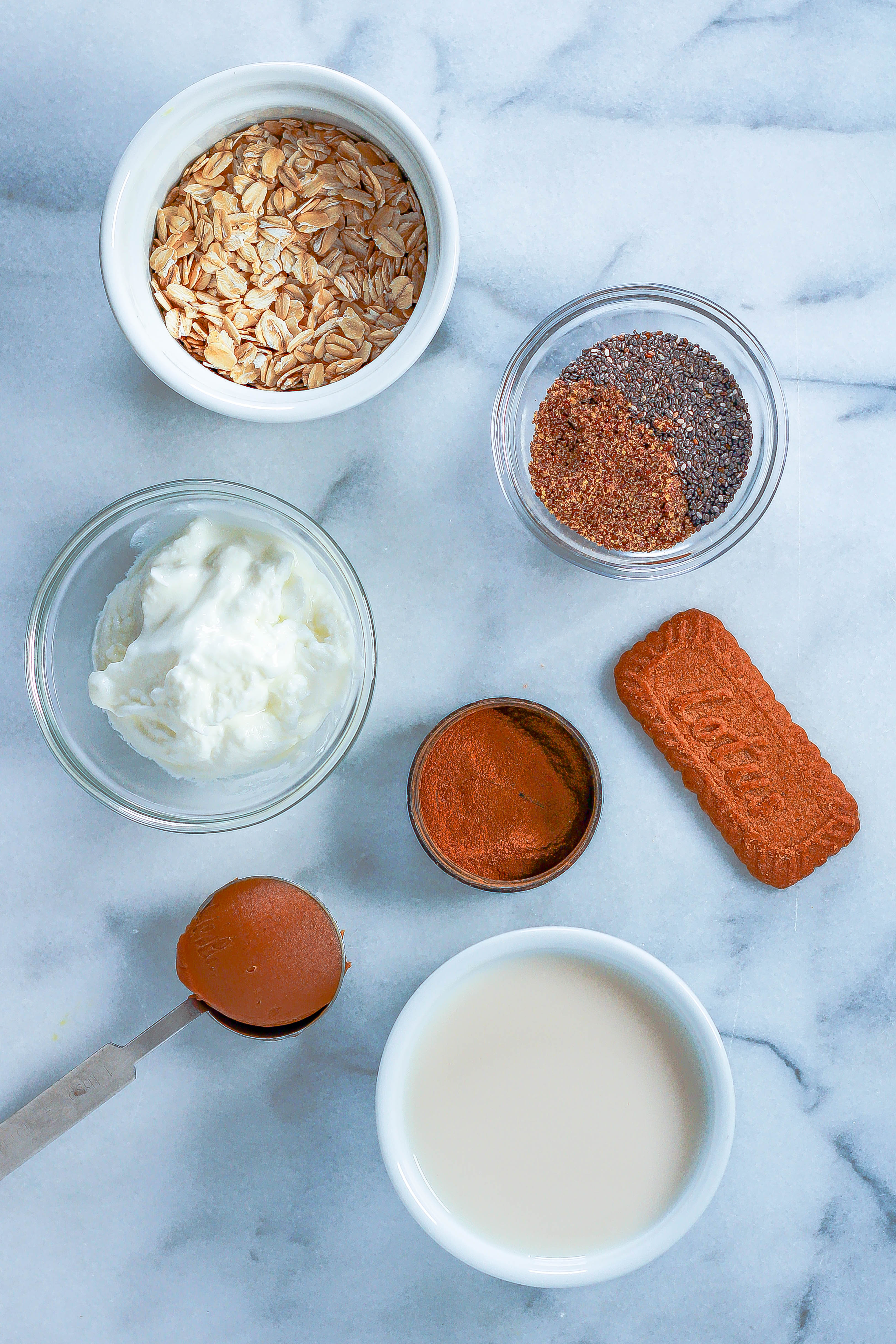 ingredients to make Biscoff overnight oats