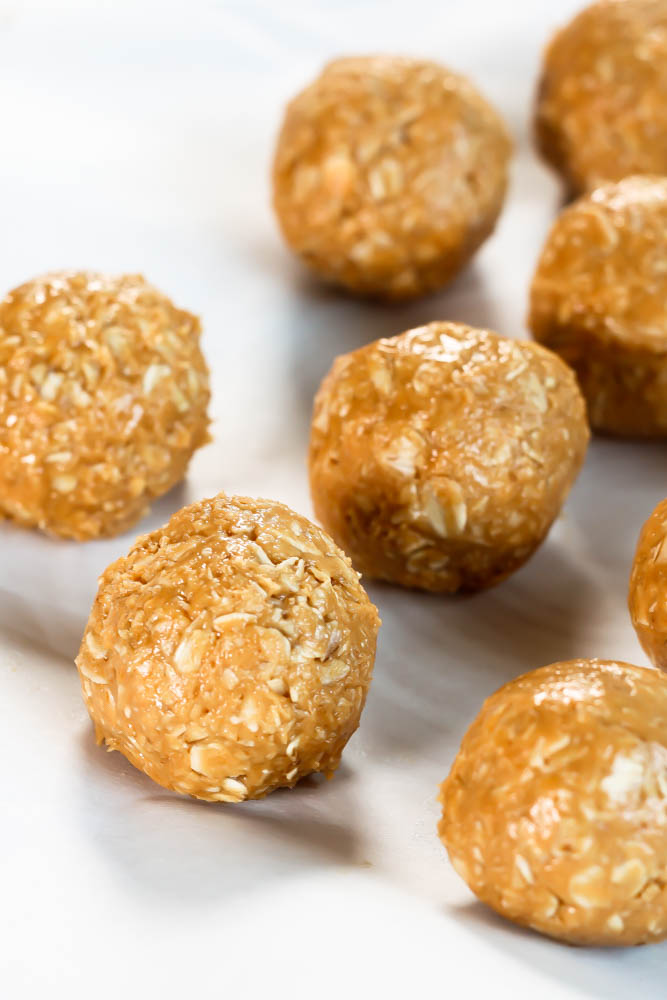 rolled 3 ingredient peanut butter oatmeal balls