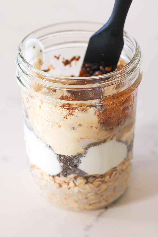 ingredients to make cinnamon rolls overnight oats in a jar