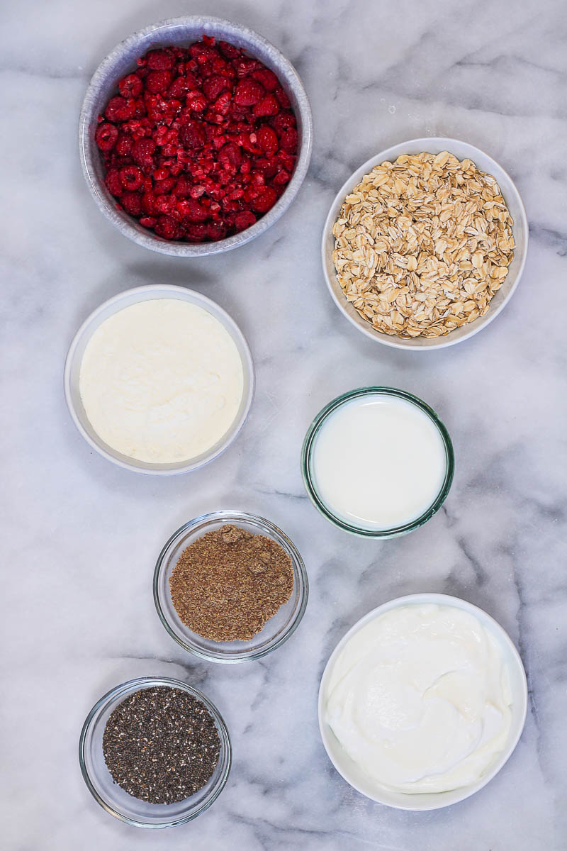 ingredients to make raspberry overnight oats