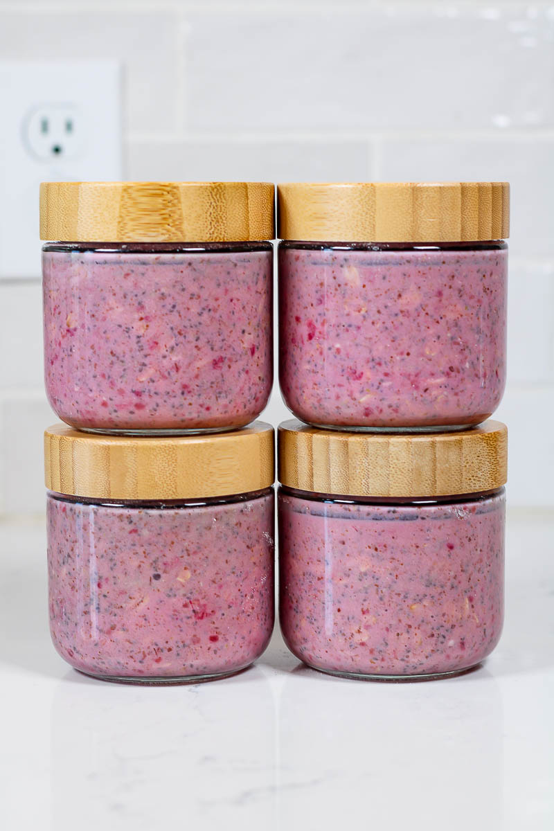meal prep jars of raspberry overnight oats