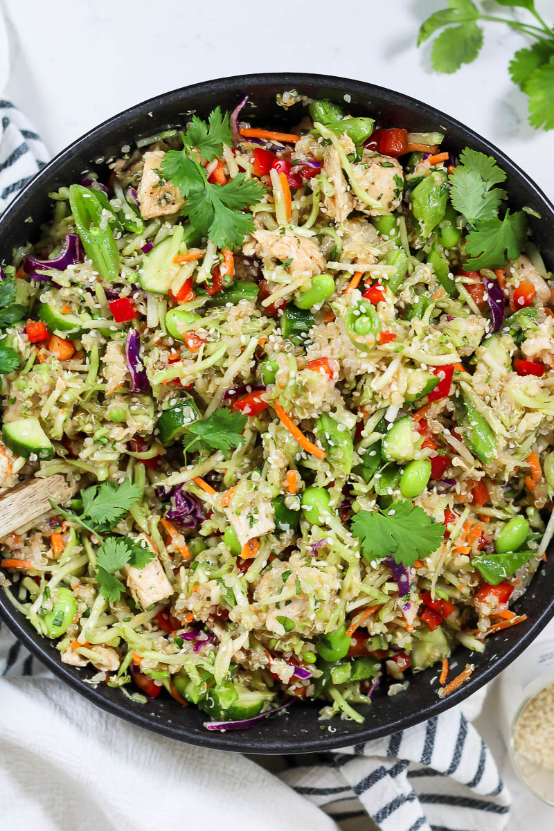 edamame quinoa salad in a black ceramic serving bowl