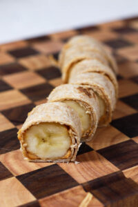 slicing banana sushi
