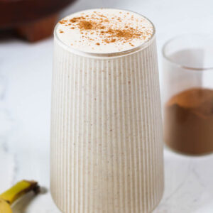 date and banana smoothie with cinnamon sprinkled on top